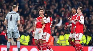 更加团结的 更加团结的